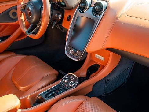 Used 2017 McLaren 570S image 42