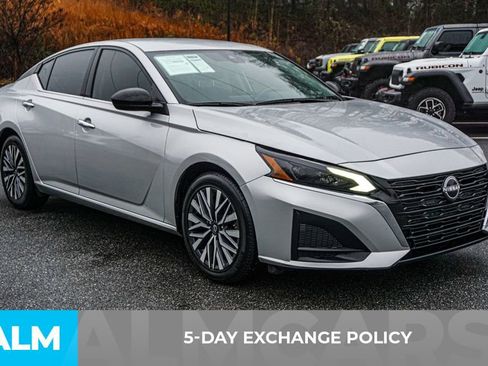 Used 2024 Nissan Altima 2.5 SV image 4