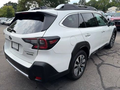 Used 2025 Subaru Outback Touring AWD/4WD image 3