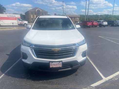 Used 2022 Chevrolet Traverse LT AWD/4WD image 2