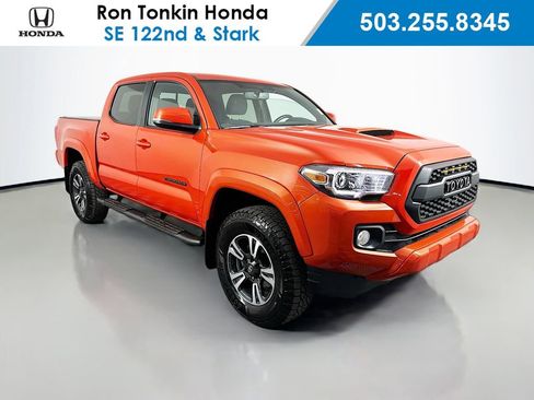 Used 2017 Toyota Tacoma TRD Off-Road image 1