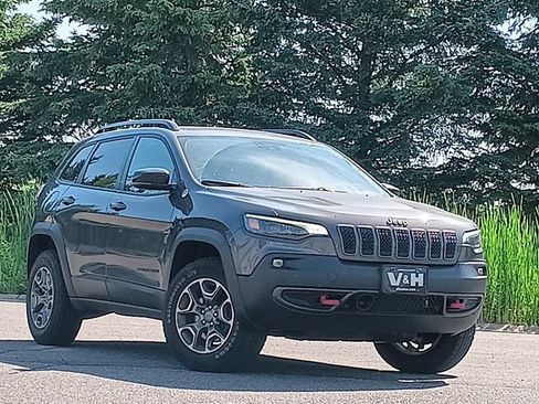 Used 2022 Jeep Cherokee Trailhawk w/ Trailer Tow Group AWD/4WD image 1