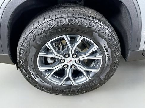Used 2024 GMC Acadia AT4 AWD/4WD image 16