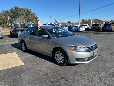 Used 2014 Volkswagen Passat 1.8T S image 4