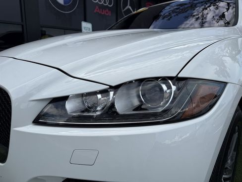 Used 2018 Jaguar F-PACE Premium image 10