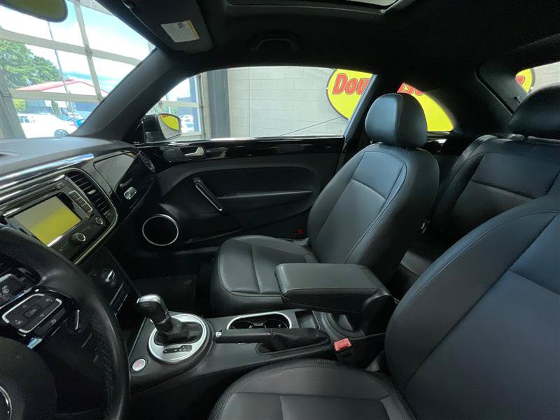 Used 2015 Volkswagen Beetle TDI FWD image 12