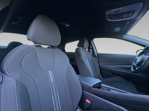 Used 2025 Hyundai Elantra SEL image 8