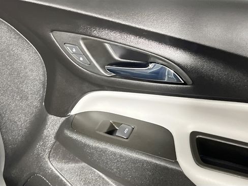 Used 2023 Chevrolet Equinox LS w/ LS Convenience Package FWD image 32