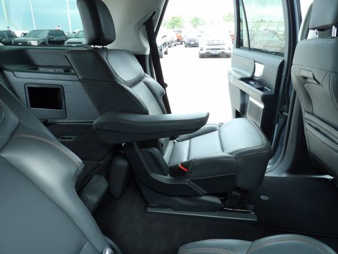 Used 2025 Ford Expedition Active AWD/4WD image 18