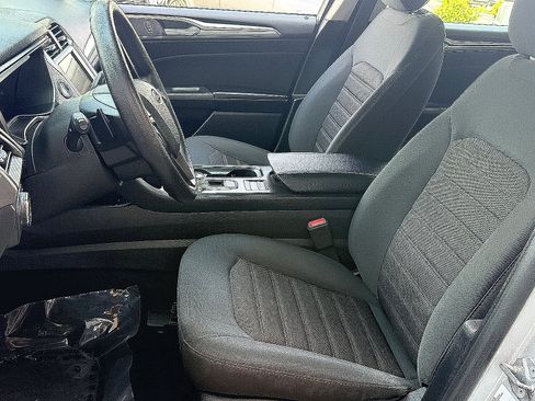 Used 2019 Ford Fusion SE FWD image 33