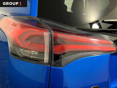 Used 2017 Toyota RAV4 SE image 28