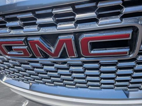 Used 2023 GMC Yukon XL Denali AWD/4WD image 9