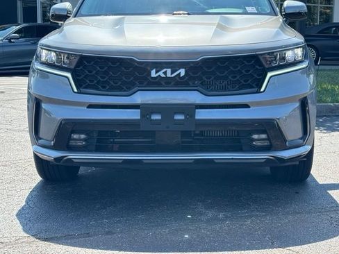 Used 2023 Kia Sorento EX w/ Panoramic Sunroof Package AWD/4WD image 2
