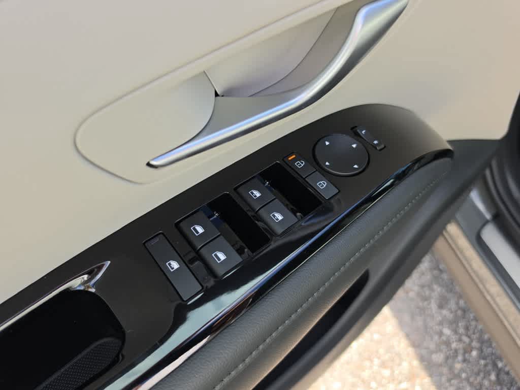 New 2026 Hyundai Tucson Limited FWD image 17