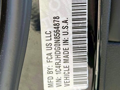 Used 2022 Jeep Grand Cherokee Overland w/ Luxury Tech Group IV image 20