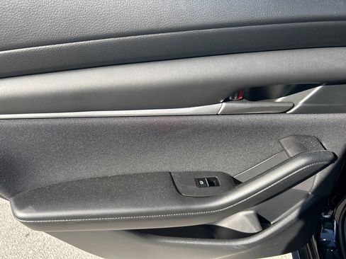 Used 2025 MAZDA MAZDA3 s image 11