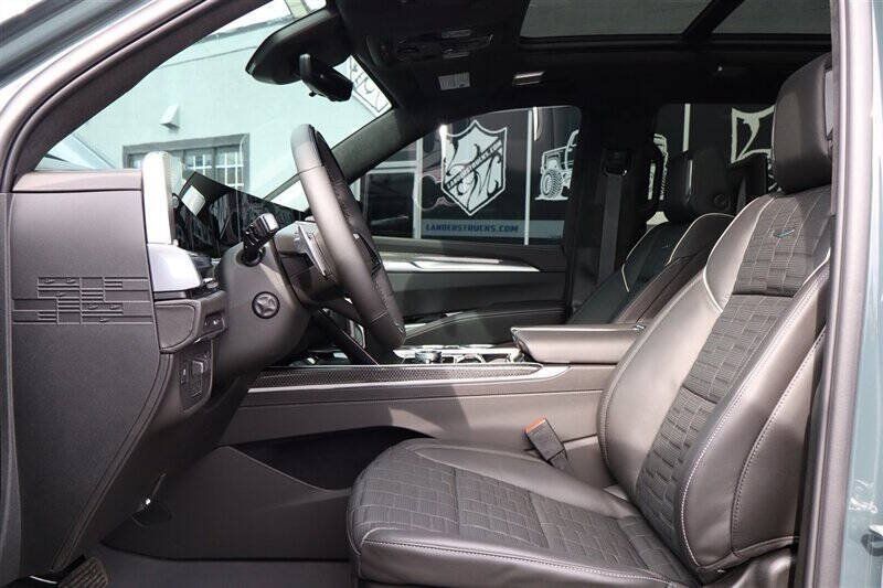 Used 2026 Cadillac Escalade V w/ LPO, ONYX Package AWD/4WD image 14