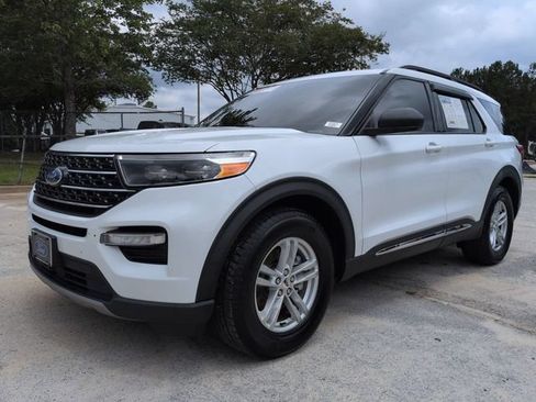 Used 2020 Ford Explorer XLT w/ Equipment Group 202A AWD/4WD image 8