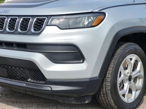 Used 2025 Jeep Compass Sport w/ Mopar Graphics Package image 5