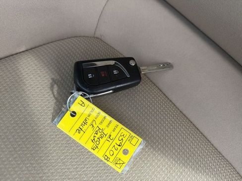 Certified 2021 Toyota RAV4 LE FWD image 32