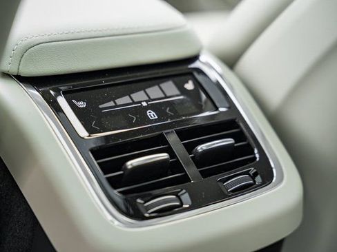 New 2026 Volvo XC60 B5 Ultra w/ Protection Package Premier image 33