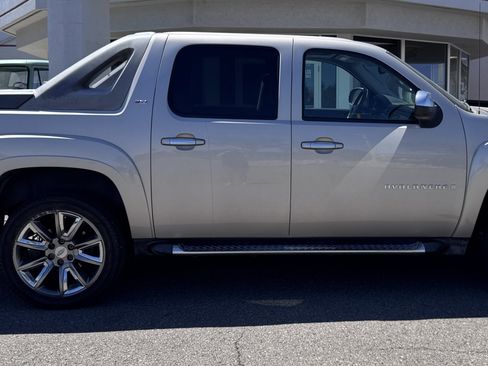 Used 2007 Chevrolet Avalanche LT w/ LT Preferred Equipment Group AWD/4WD image 9