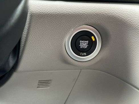 Used 2024 Chrysler Pacifica Touring-L FWD image 22