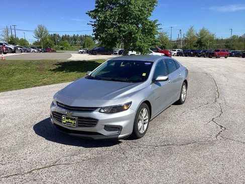 Used 2018 Chevrolet Malibu LT FWD image 1