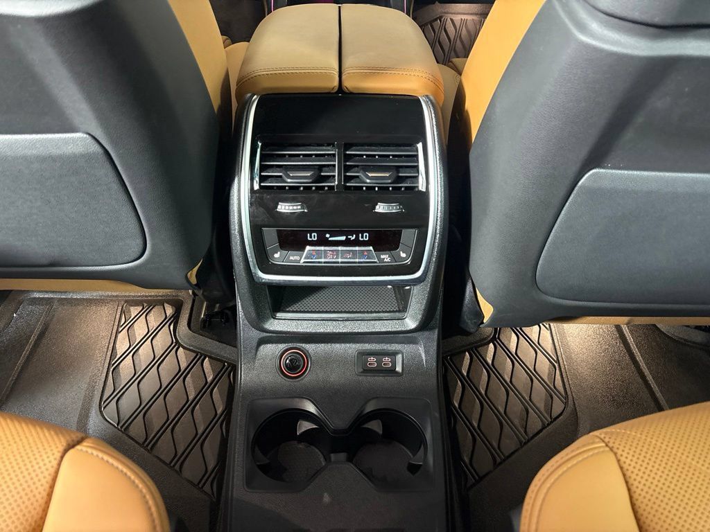 Certified 2026 BMW X7 xDrive40i w/ M Sport Package AWD/4WD image 33