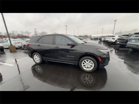 Certified 2023 Chevrolet Equinox LS w/ LS Convenience Package image 2