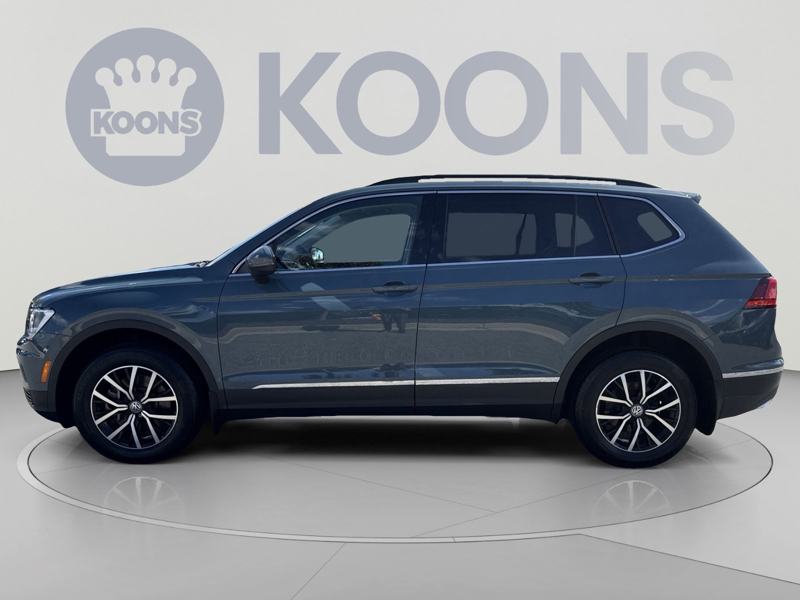 Used 2021 Volkswagen Tiguan SE AWD/4WD image 2