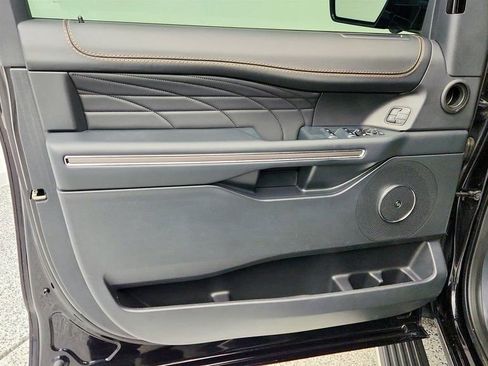 Used 2023 Ford Expedition Platinum image 11
