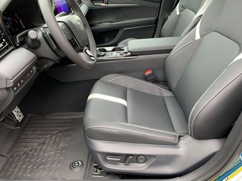 New 2026 Toyota Camry SE FWD image 9