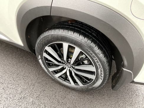 Used 2023 Nissan Pathfinder Platinum w/ Cargo Package image 25