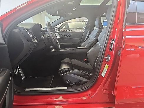 Used 2019 Volvo S60 T6 R-Design image 11