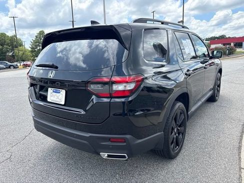 Used 2025 Honda Pilot Black Edition image 8