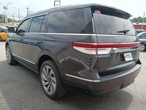 Used 2024 Lincoln Navigator Reserve AWD/4WD image 5