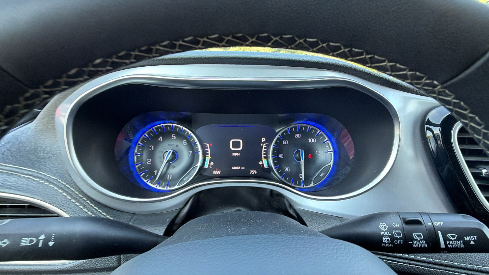 Used 2025 Chrysler Pacifica Limited FWD image 30
