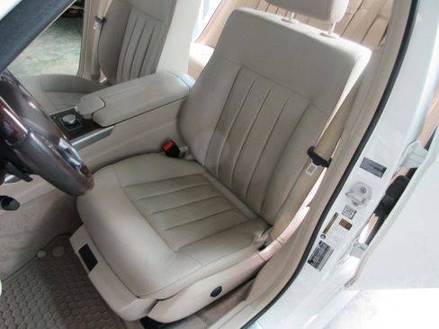 Used 2014 Mercedes-Benz E 550 4MATIC Sedan image 12