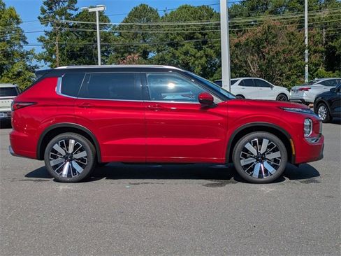 New 2025 Mitsubishi Outlander SEL image 2