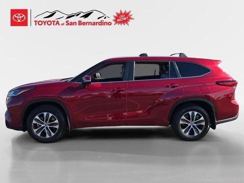Certified 2023 Toyota Highlander XLE image 2