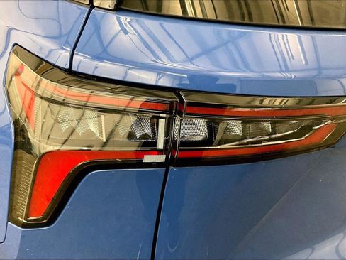 Used 2025 Chevrolet Equinox ACTIV w/ Safety and Technology Package image 28