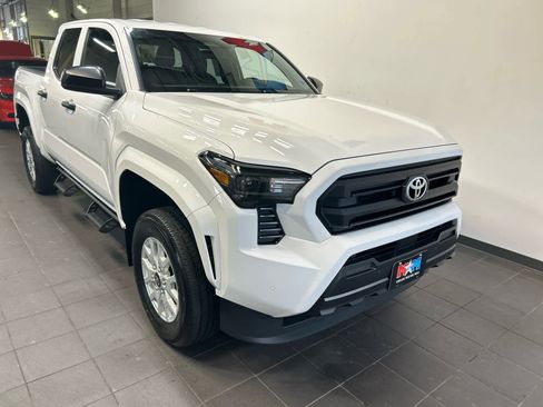Used 2024 Toyota Tacoma SR w/ SR Upgrade Package AWD/4WD image 2