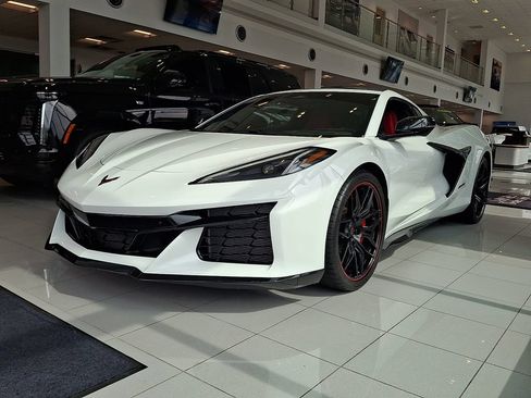 Used 2026 Chevrolet Corvette Z06 w/ Stealth Interior Trim Package RWD image 5