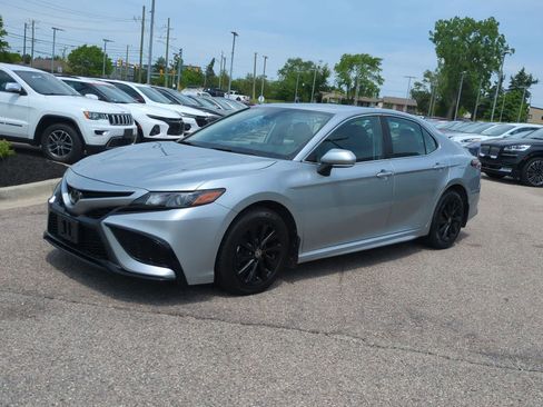 Used 2023 Toyota Camry SE AWD/4WD image 4