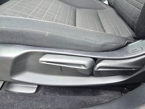 Used 2025 Honda HR-V LX image 25