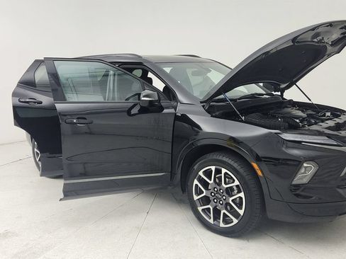 Certified 2025 Chevrolet Blazer RS FWD image 9