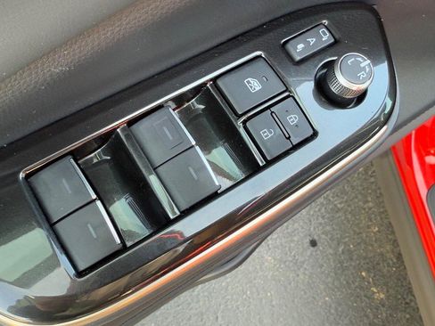 Used 2025 Toyota Crown Limited AWD (Natl) image 14