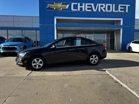 Used 2015 Chevrolet Cruze LT image 2