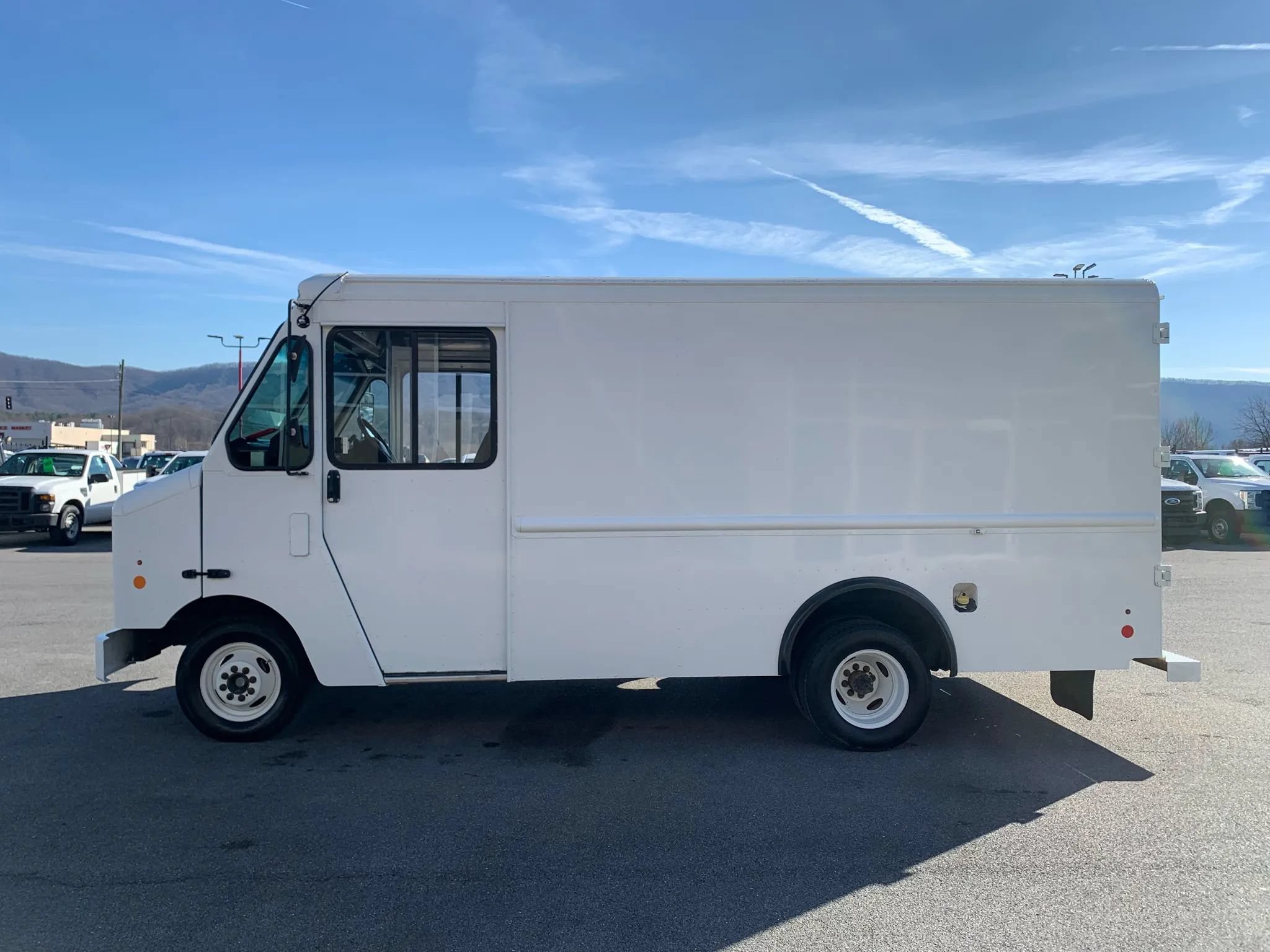 Used 2014 Ford E-350 and Econoline 350 Super Duty w/ A/C Prep Package RWD image 5
